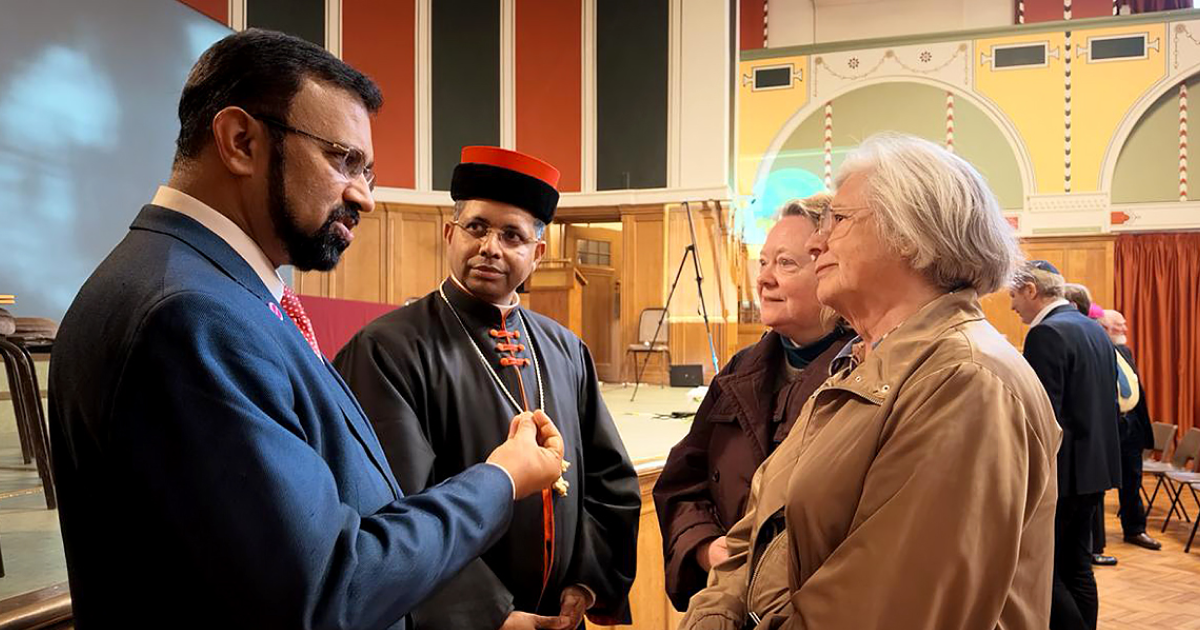 Vatican cardinal joins Christian and Jewish leaders in London prayer gathering for peace